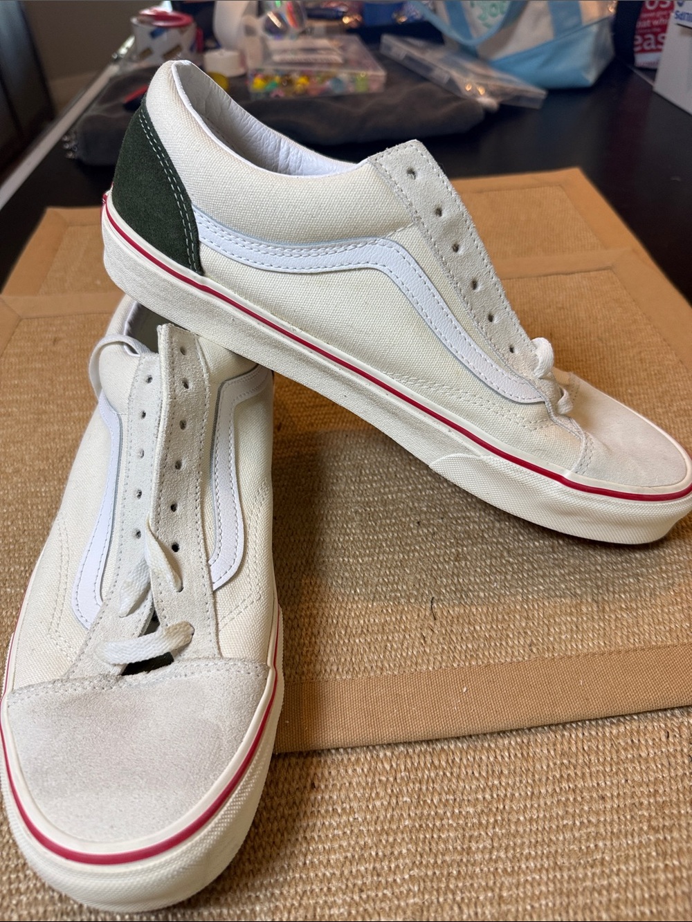 Vans Men’s Cream & Green Suede canvas Sneakers size 11